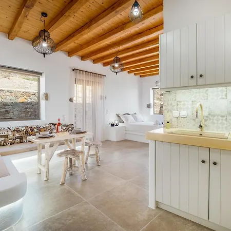 Petrias Pool House Апартаменты